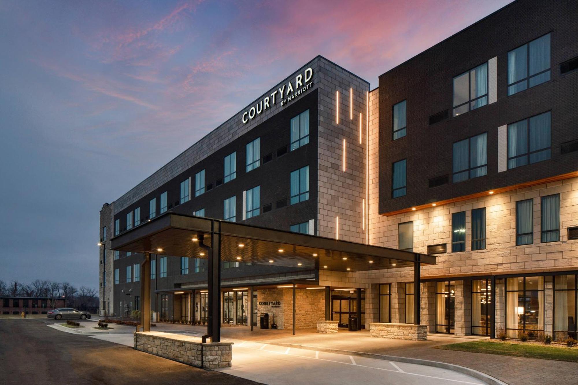 Courtyard By Marriott Jefferson Hotel
